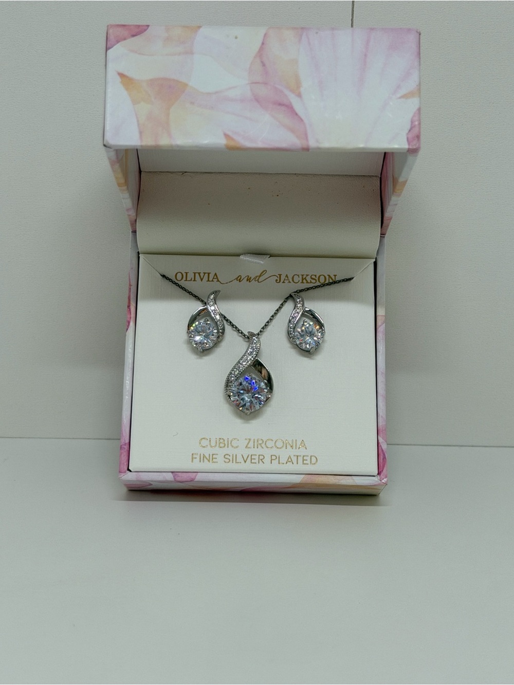 Jewelry - Picture 4 of 4